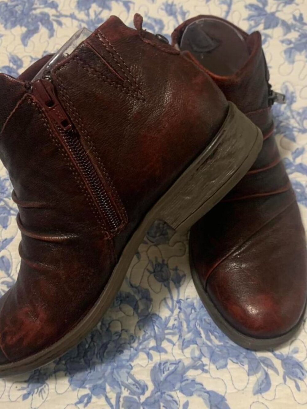 Earth Women's Burgundy and Brown Boots